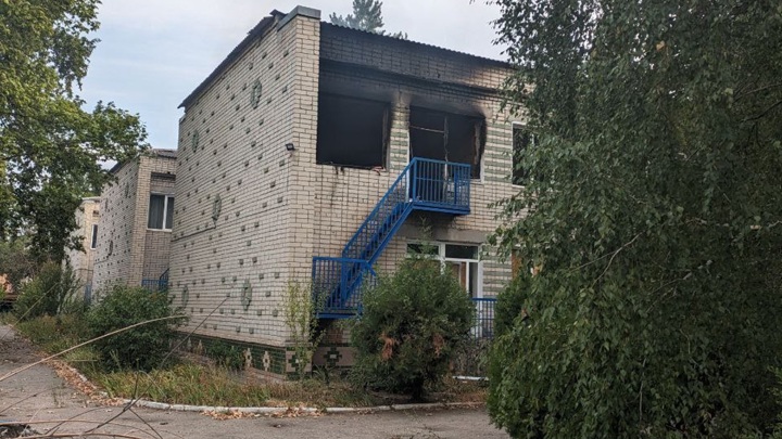 Мирные жители попали под удары ВСУ в Херсонской области, есть попадание в детсад
