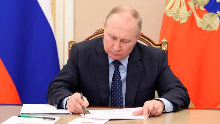 Путин распорядился подписать договор об объединенном энергорынке РФ и РБ