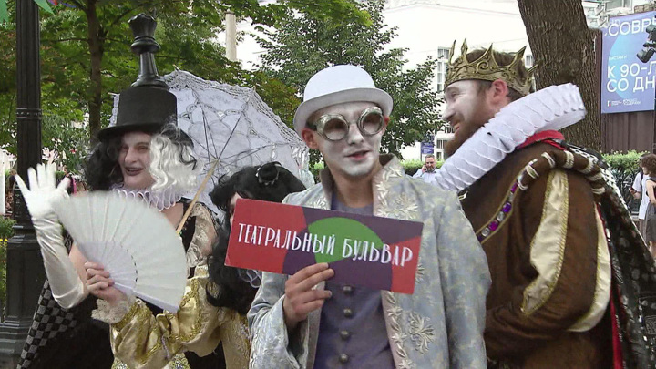 Бульварное кольцо почти на месяц стало одной большой театральной площадкой